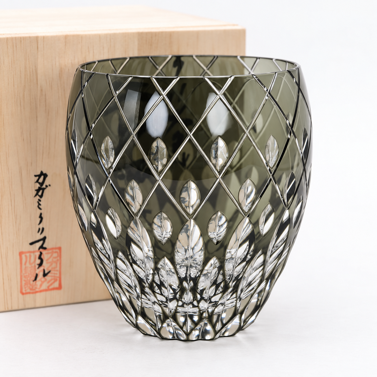 Hideaki Shinozaki – bicchiere da whisky Edo Kiriko in cristallo con base intagliata a lampadario, Kagami Crystal