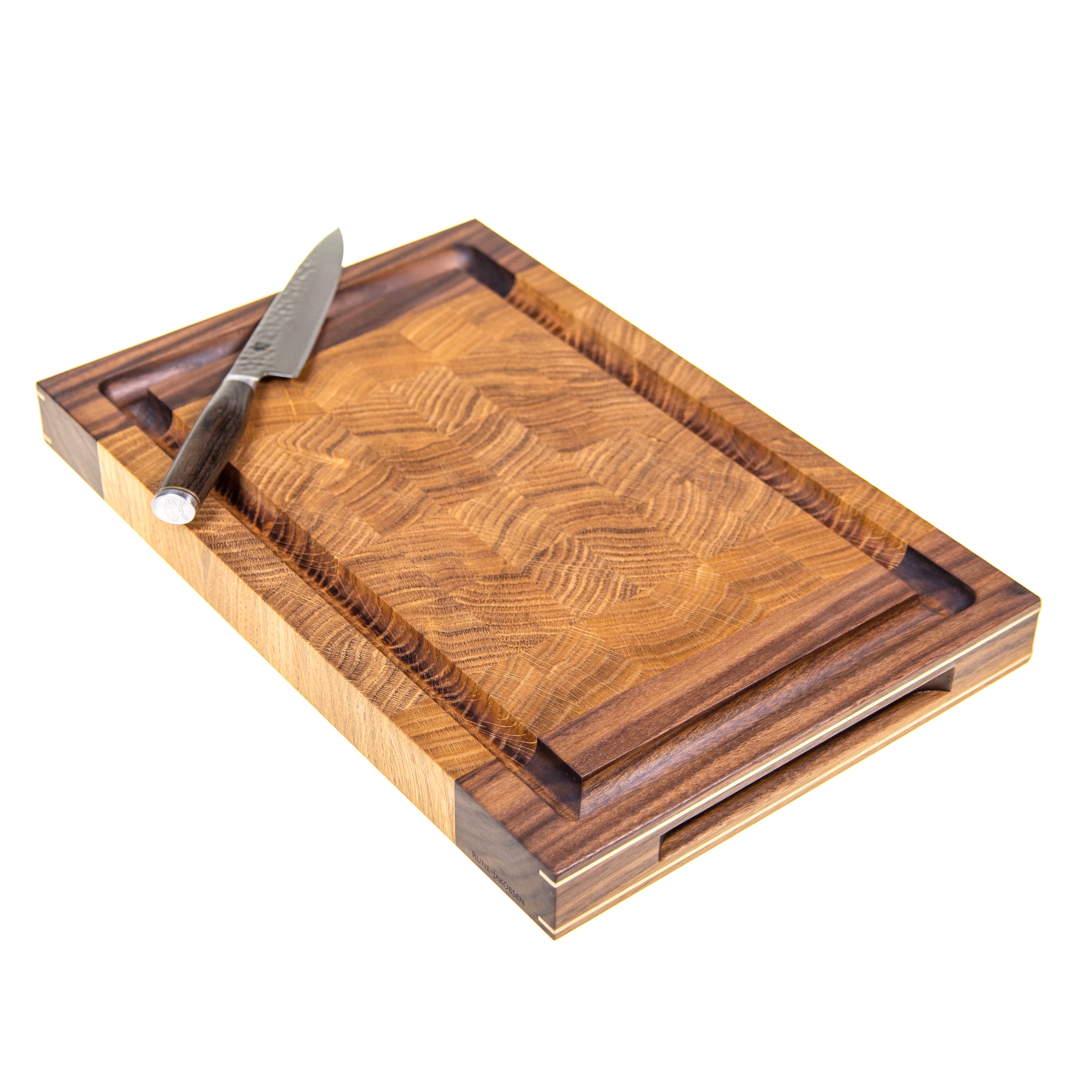 'Chefs board'  cutting board with endwood core and right-facing handle with brass details