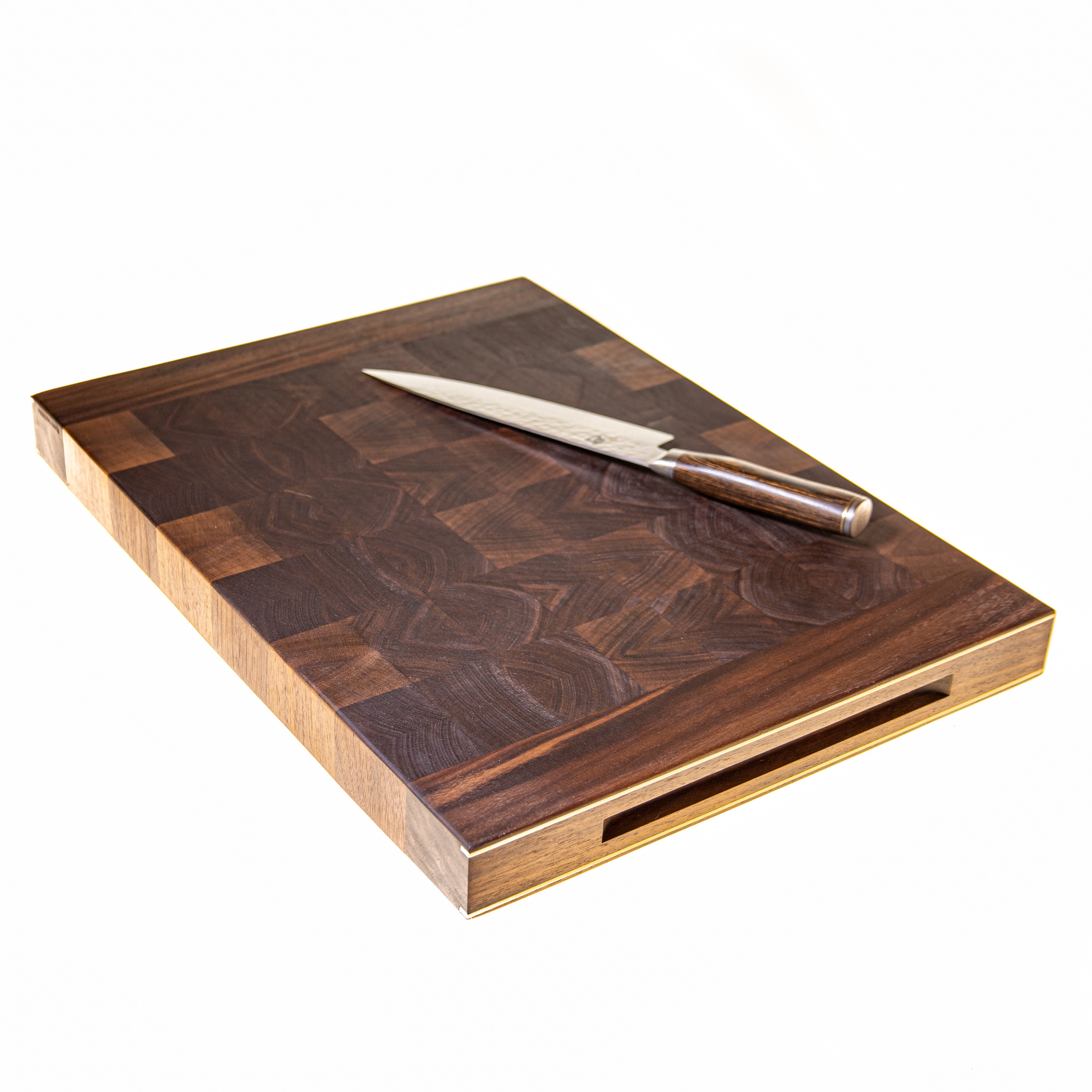 'Chefs board'  cutting board with endwood core and right-facing handle with brass details