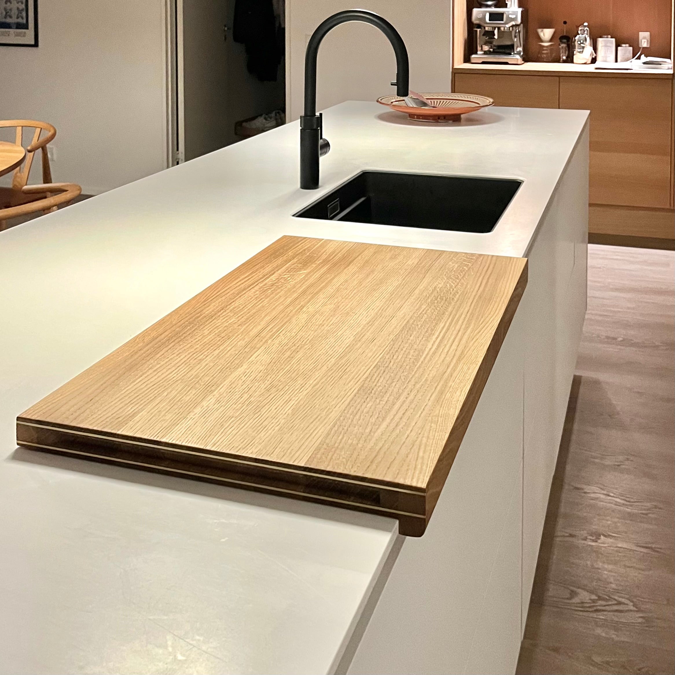 Forefront. Cutting board with front edge and details in brass. Sizes from 50x30x3 cm - 60x50x3 cm