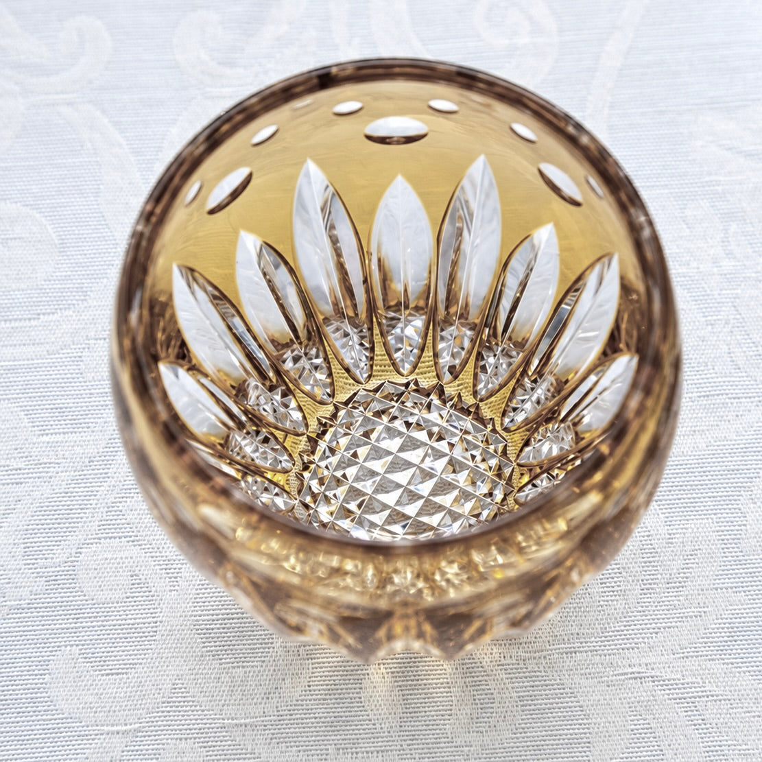 Sunflower – Edo-Kiriko-Whiskyglas aus gelbem Kristall mit Sonnenblumen-/Nanako-Schliff von Satoshi Nabetani, Kagami Crystal