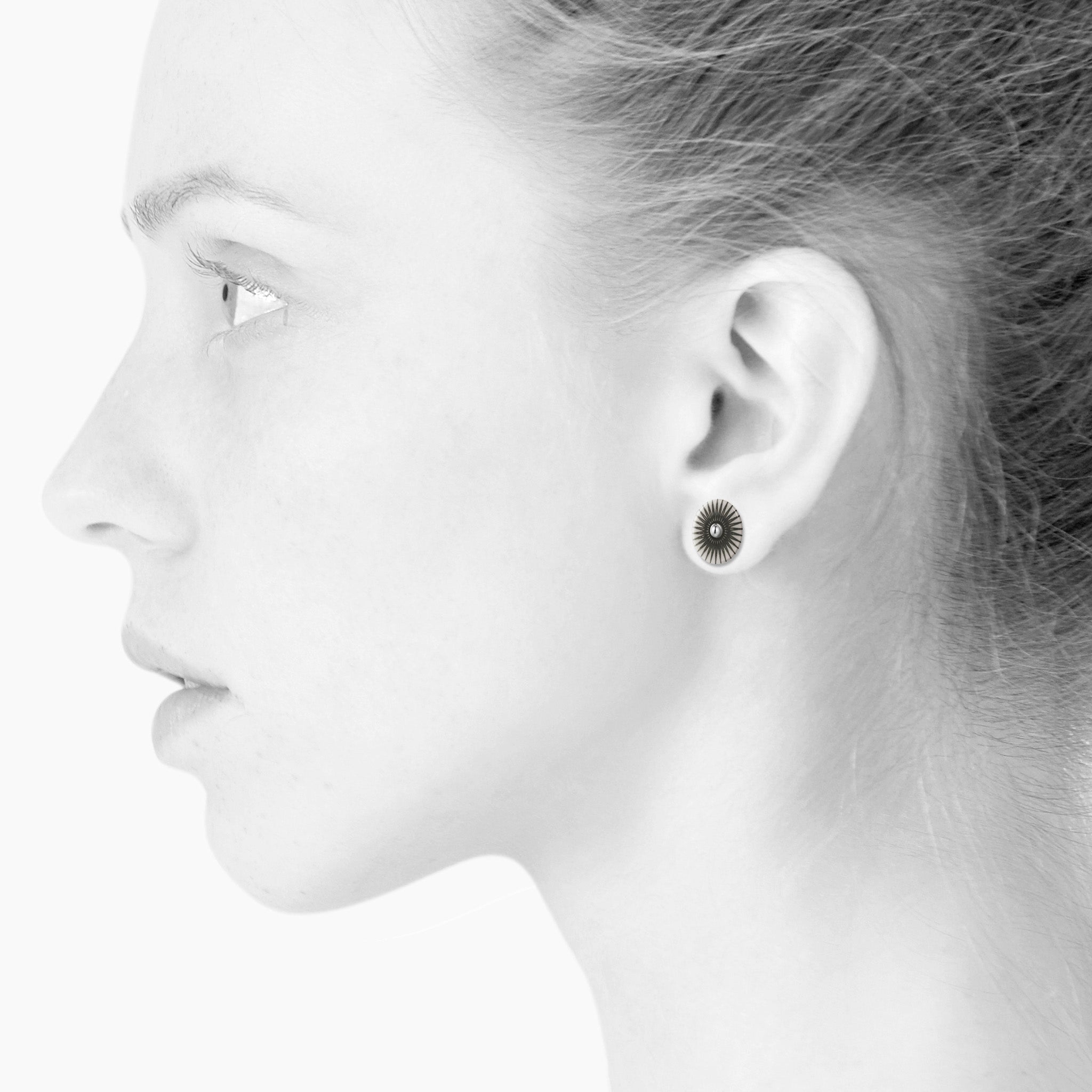 SPLASH studs · SWAN BLACK