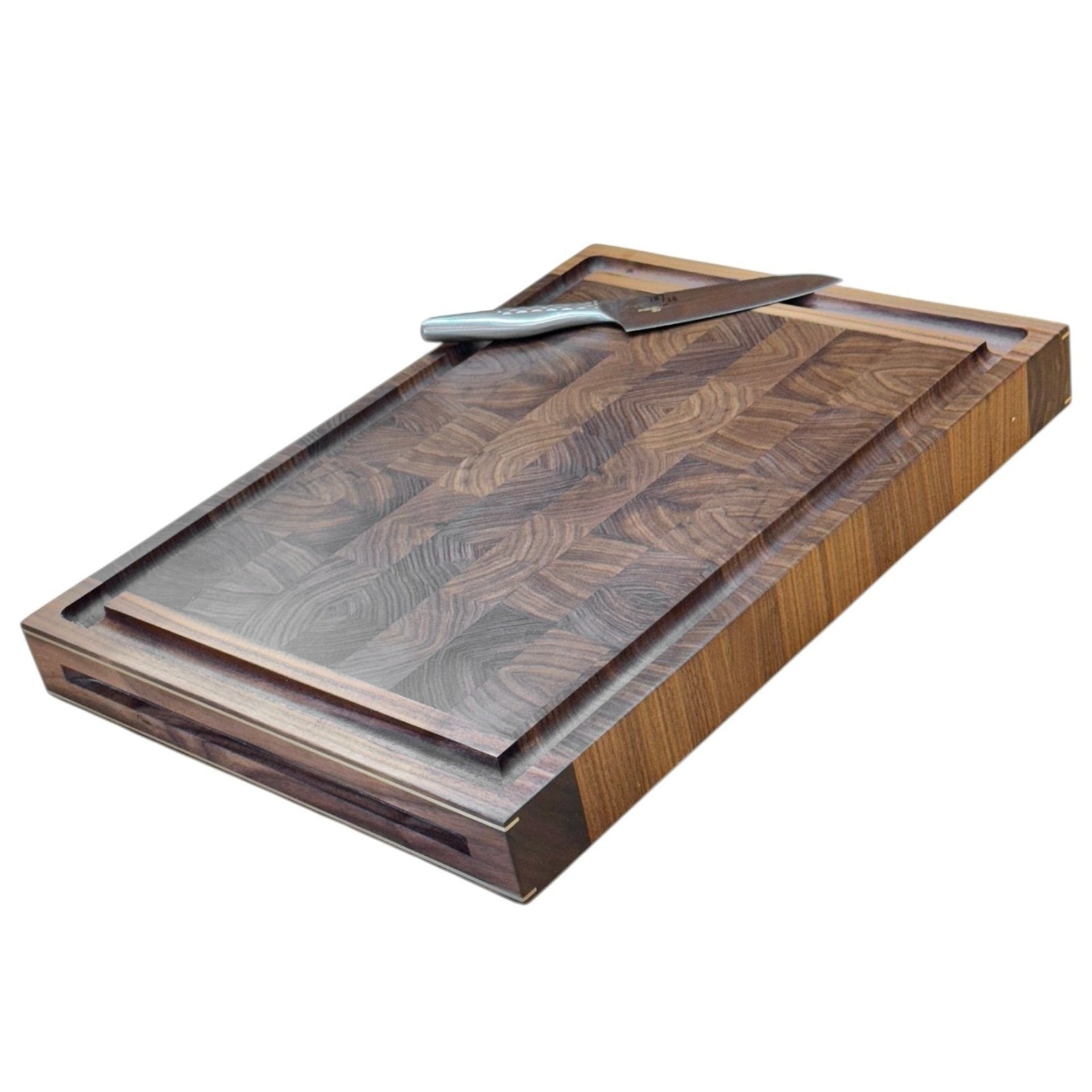 Køb 'Chefs board' skærebræt med kerne i endetræ og retvendt håndgreb med messingdetaljer 40x30x5 cm_2 fra Rune - Jakobsen Woodworks hos os