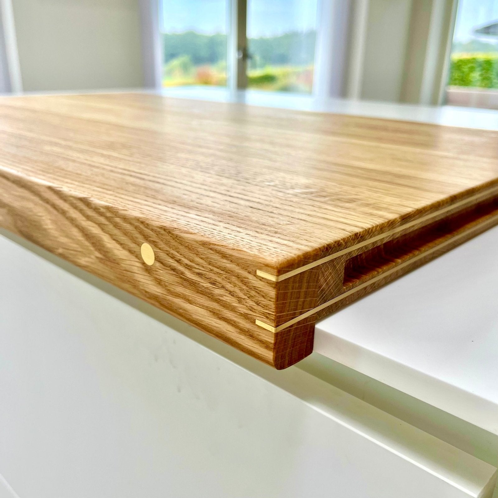 Rune - Jakobsen Woodworks 'Forefront' skærebræt med træforkant og detaljer i messing, kobber eller aluminium 50x40x3 cm_5