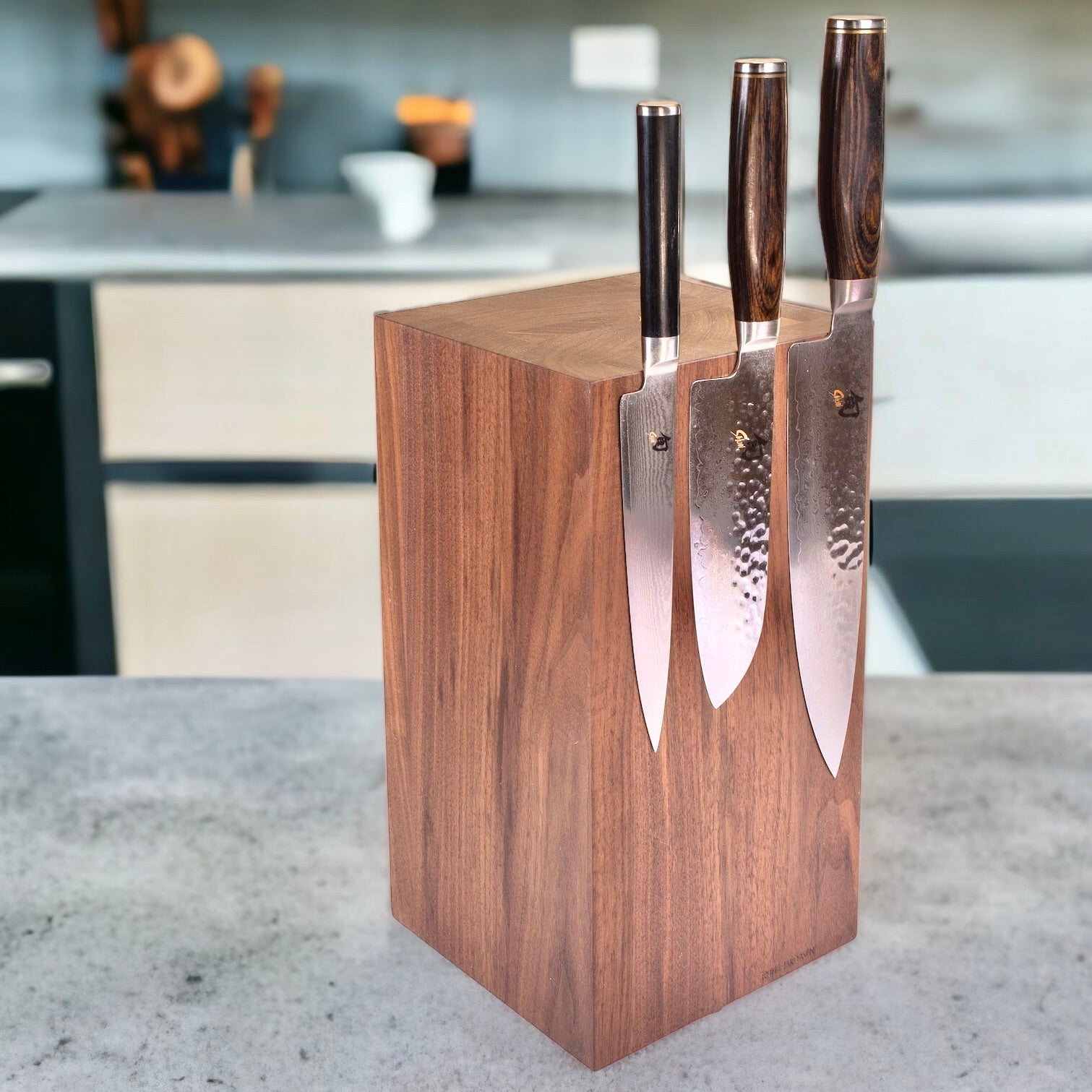 Køb 'Nordic' magnetisk knivblok uden dikkedarer Valnød_1 fra Rune - Jakobsen Woodworks hos os
