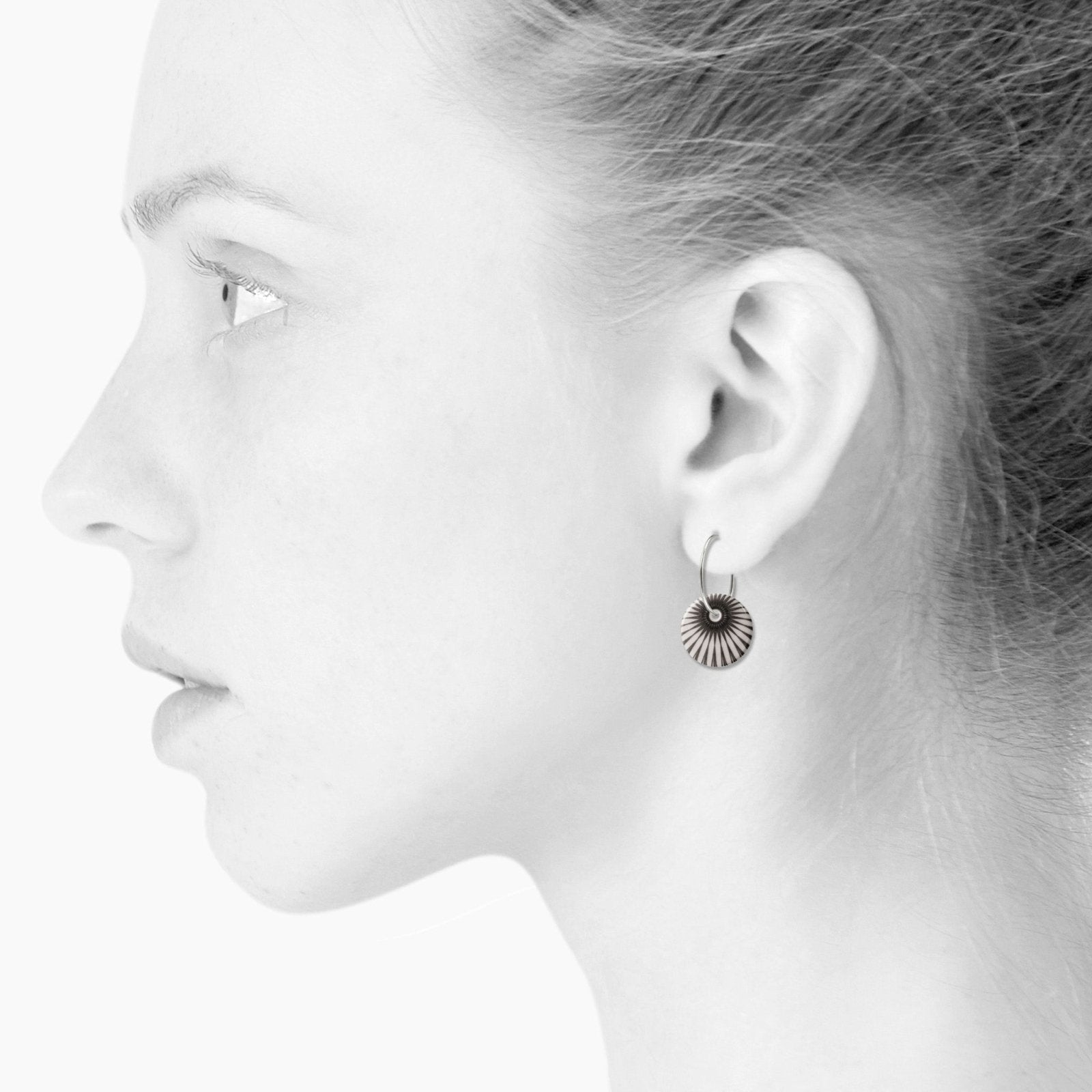 Køb SPLASH · SWAN BLACK _2 fra Scherning hos os