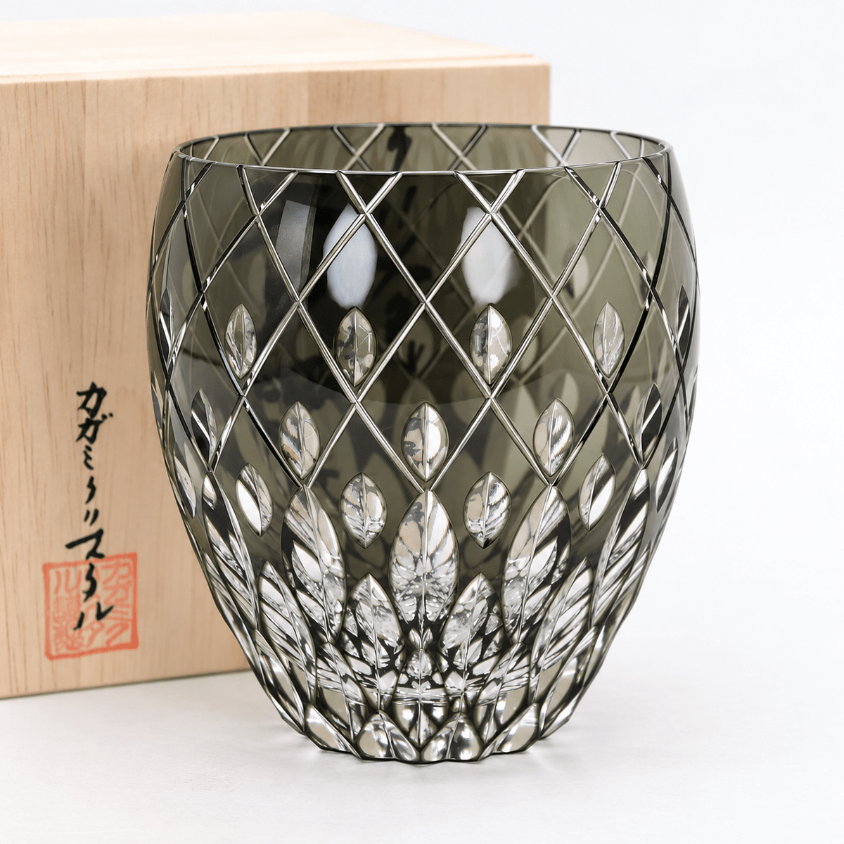 Hideaki Shinozaki – Edo Kiriko whisky glass in crystal with chandelier-cut base, Kagami Crystal