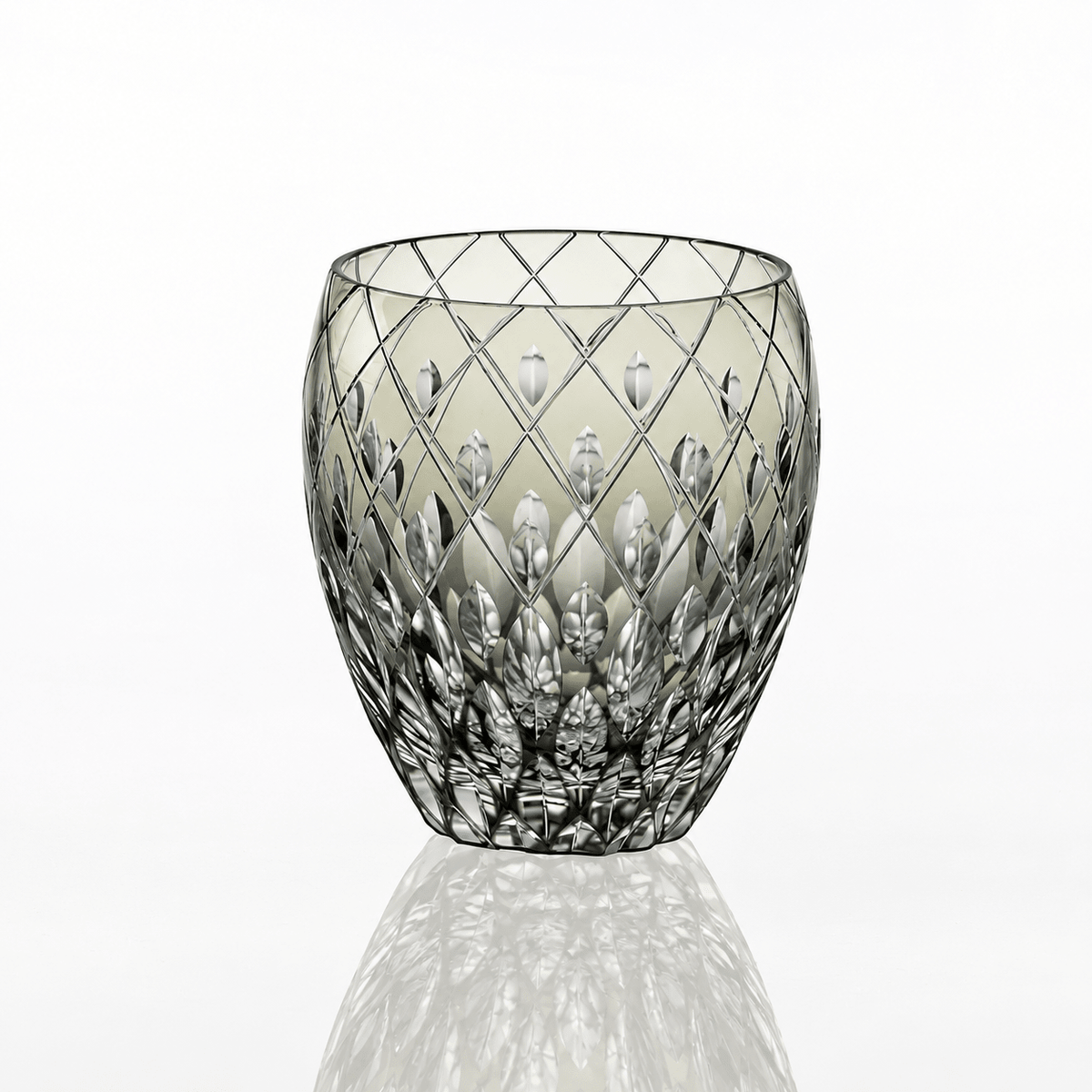 Hideaki Shinozaki – Edo Kiriko whisky glass in crystal with chandelier-cut base, Kagami Crystal