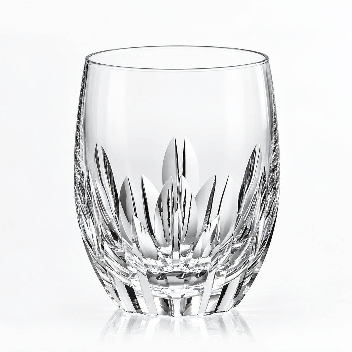 Whiskyglas i kristall, 320 ml – Modell D, runt med tjock botten och fina slipningar, Kagami Crystal