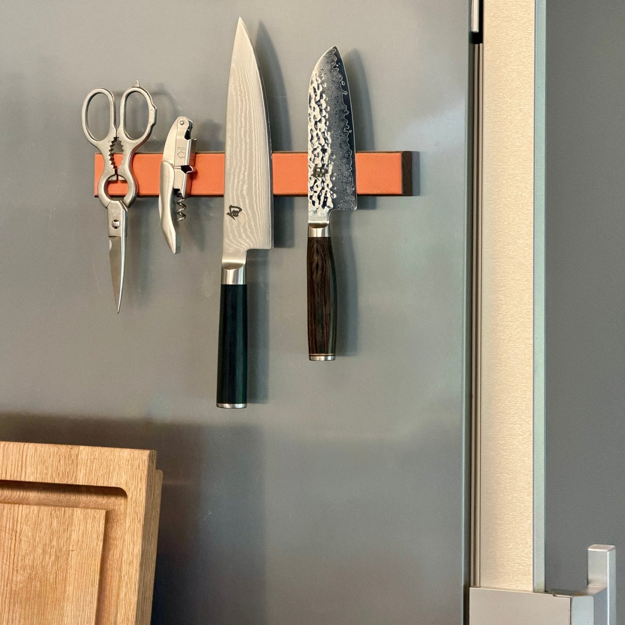 Rune-Jakobsen Woodworks, Knifeboard Magnetic - knivskinne i valgfri længde og bredde med ophængsmagneter på bagsiden_2