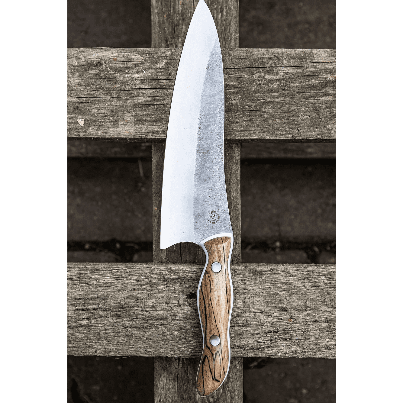 Demi Chef køkkenknive fra M_Knives. 'Moustache Farmstead - Demi Chef' køkkenkniv _MKN/MSTC/DEMI/3745/01