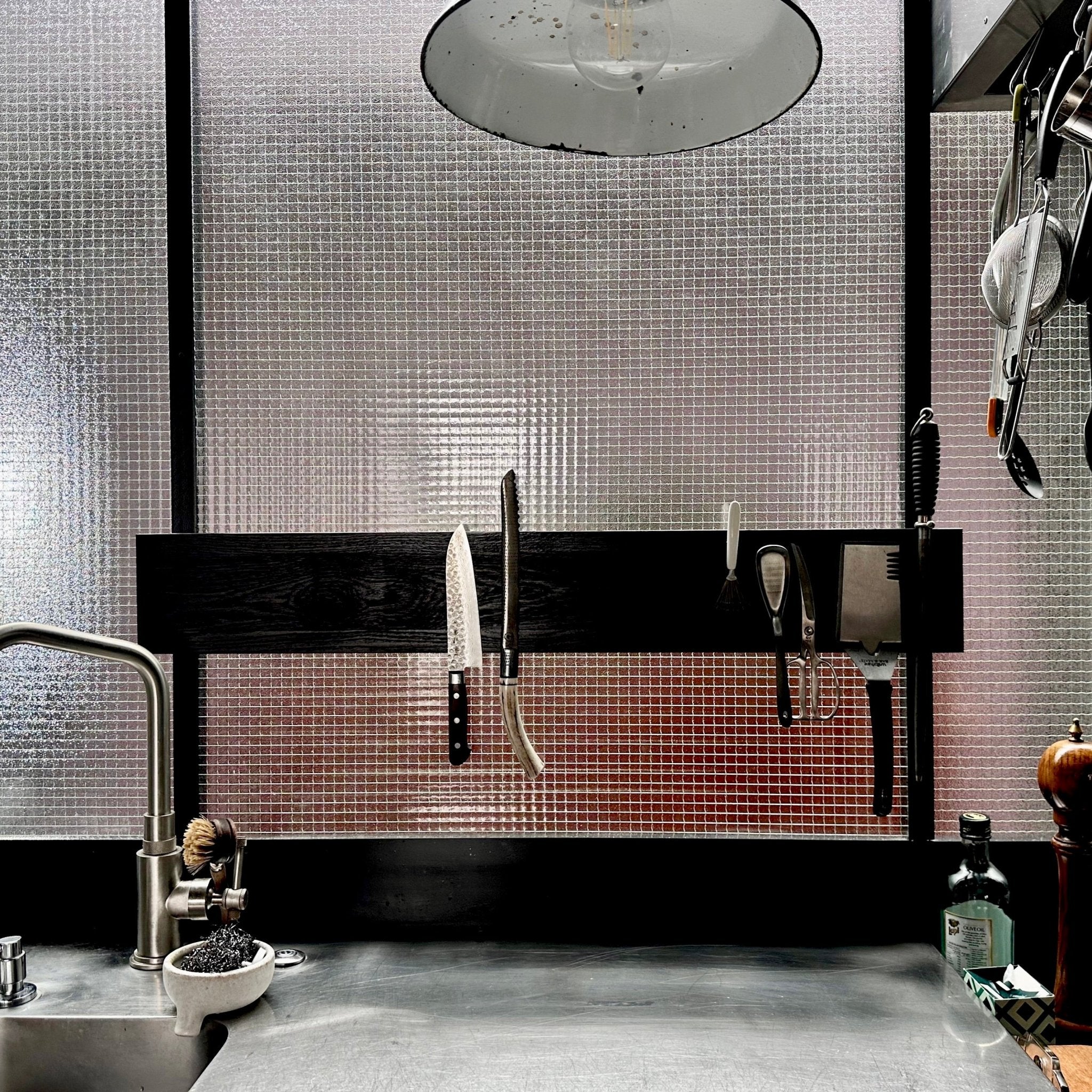 Rune - Jakobsen Design Blackboard Wide - bred sortbejdset knivskinne i 10 eller 15 cm bredde og længde mellem 30 - 120 cm Knivskinner_1