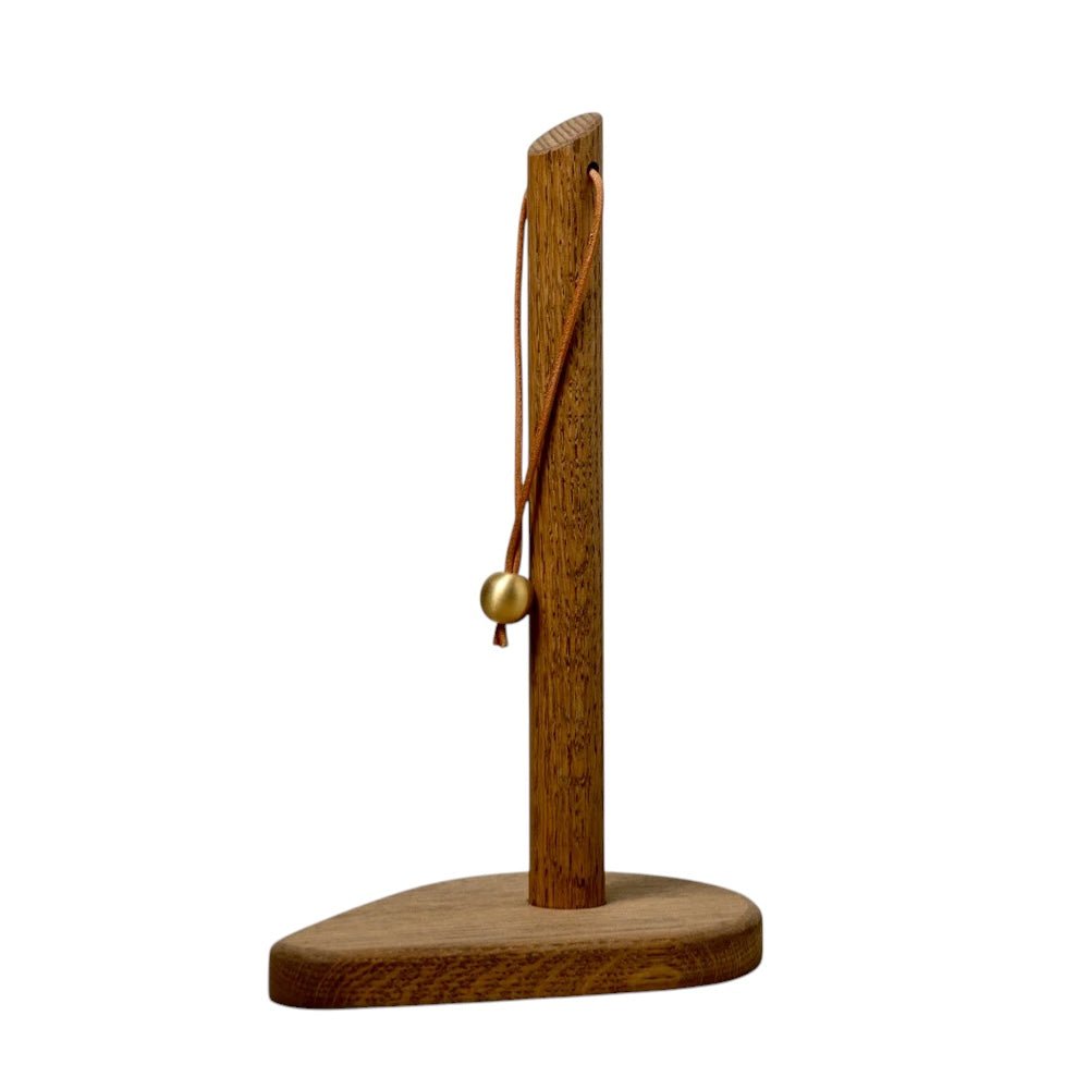Køkkenrulleholder “Svanen” – massiv eg, læder og messing. - Mørk egetræ– - Vaser–Flat Cap Furniture