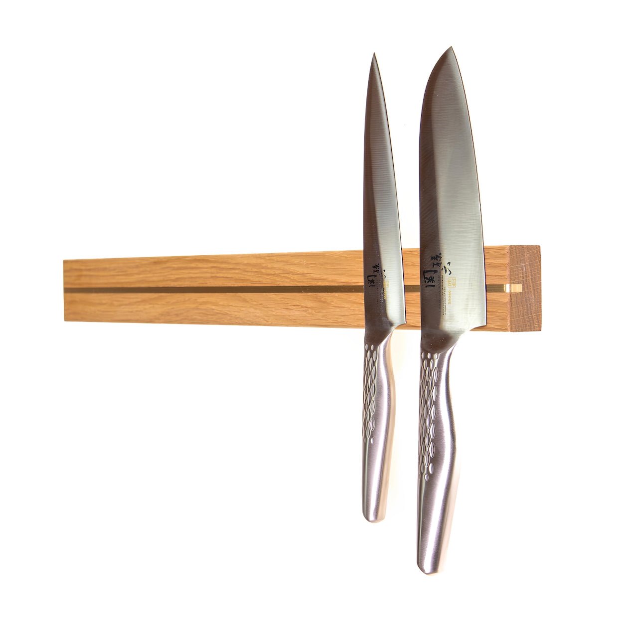 Knivskinner fra Rune - Jakobsen Woodworks. 'Split' knivmagnet i længder fra 30 - 80 cm og i 3 bredder 30 cm 4.5 cm Egetræ _RNJ/SPLT/30CM/EGETR/MESSI/KNIVS/2133/03