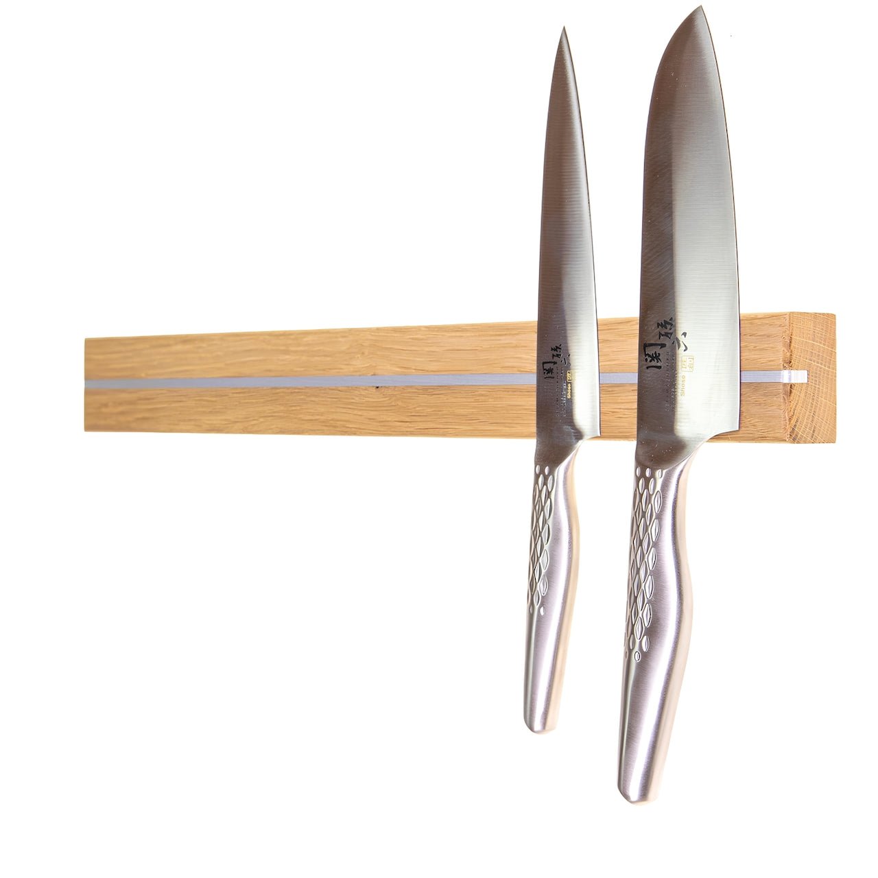 Knivskinner fra Rune - Jakobsen Woodworks. 'Split' knivmagnet i længder fra 30 - 80 cm og i 3 bredder 30 cm 4.5 cm Egetræ _RNJ/SPLT/30CM/EGETR/MESSI/KNIVS/2133/03