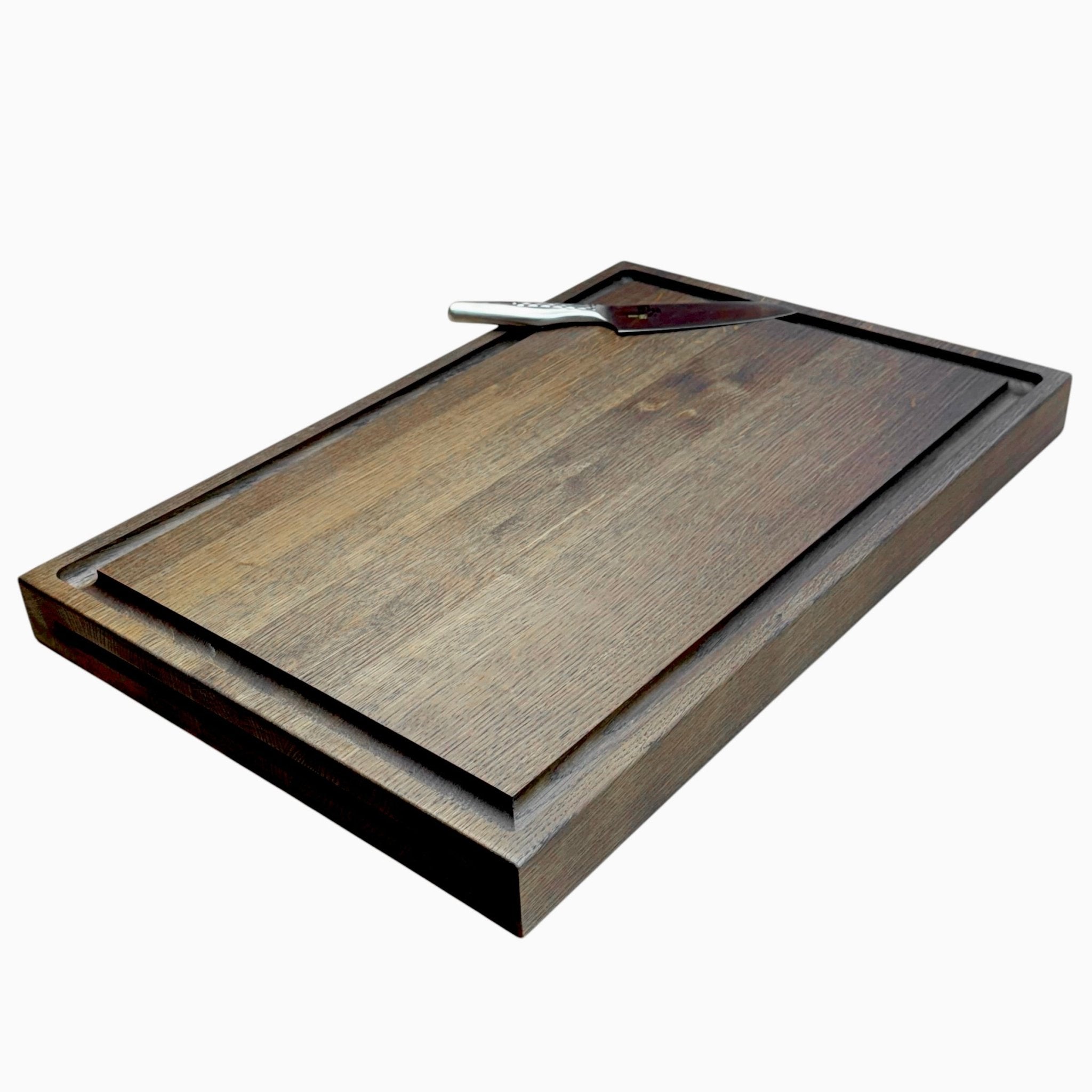 Planche à découper XXL de 6 à 8 cm d'épaisseur avec rigole à jus. Dimensions : de 50 x 30 cm à 80 x 60 cm.