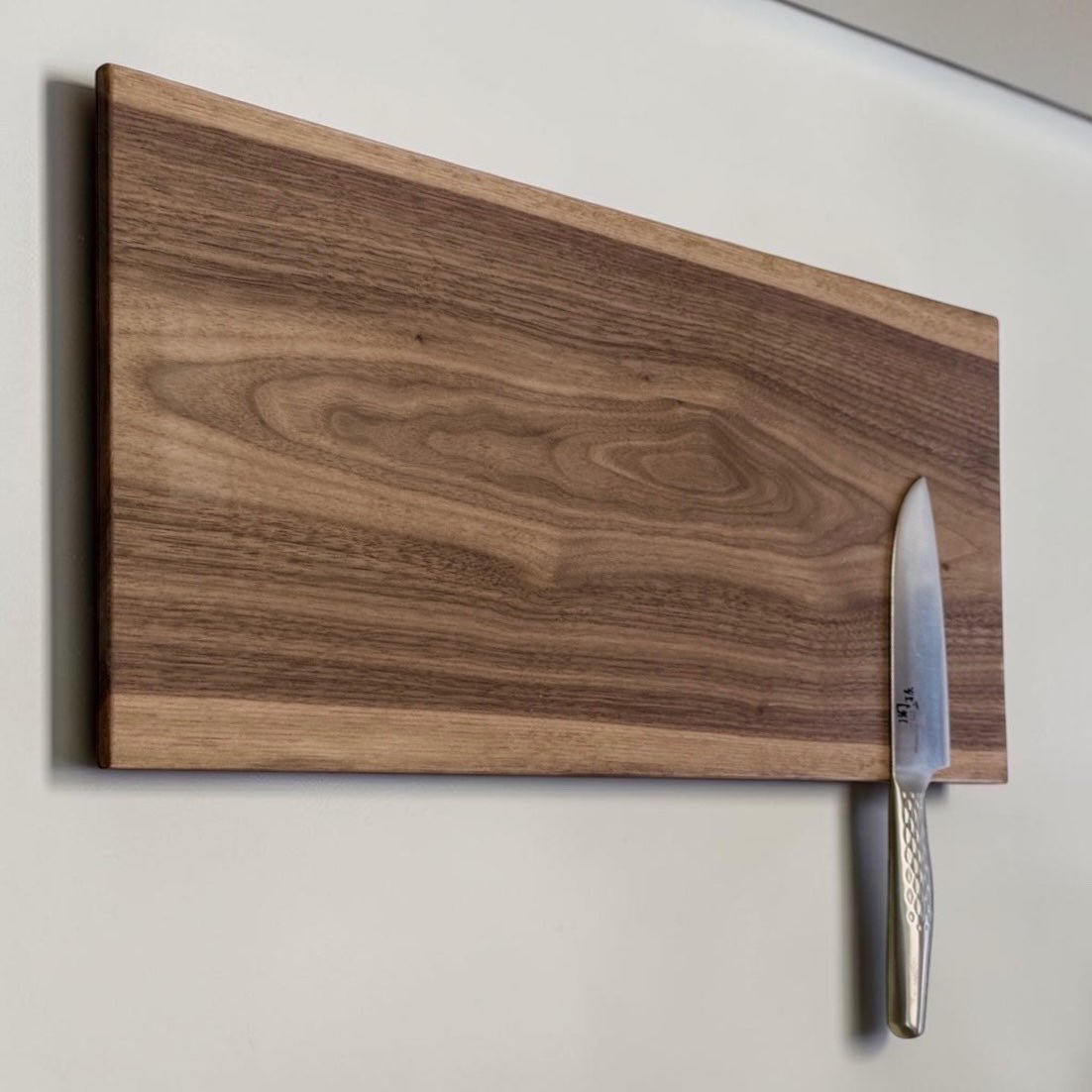 Wideboard - bred knivskinne i 10, 15 eller 20 cm bredde og længder mellem 30 - 120 cm. - 30 cm–20 cm - Valnød - Knivskinner–Rune - Jakobsen Woodworks