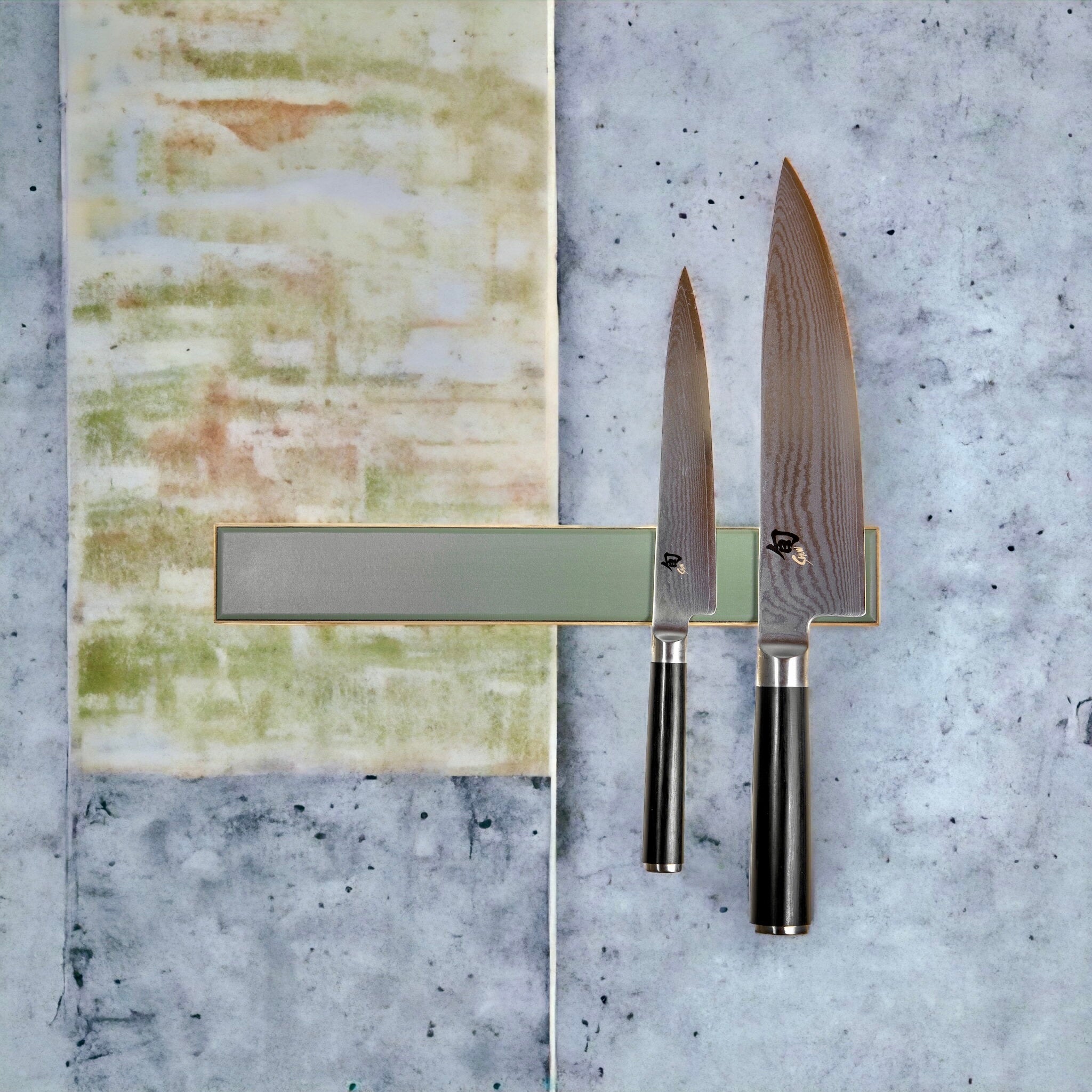 ''Colors🌈' - knivskinner med farvet linoleum' by Rune-Jakobsen Design. Explore our large selction of Knivskinner